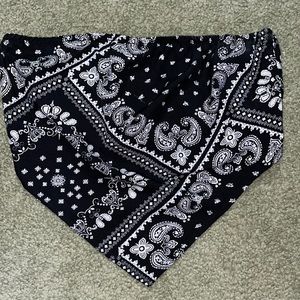 Bandanna shirt. Size small from Shein. Thin material and cropped. Good condition